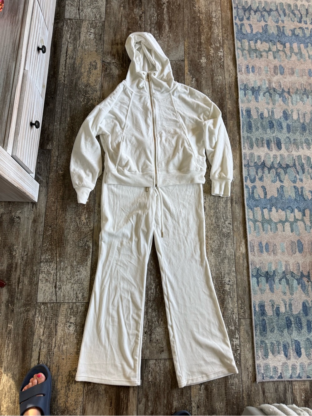 2 for $30 sale: Truth by republic White Velour tracksuit Flare Sweatpants hoodie
